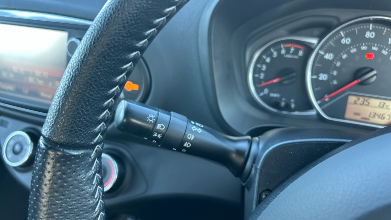 Toyota Yaris 1.33 VVT-i Design 5dr Petrol Hatchback